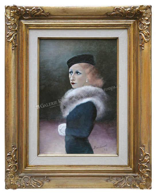 Žena s bílými rukavicemi